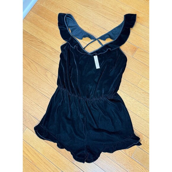 Victoria's Secret Black Velvet Romper Sleep Lounge XS NEW - Picture 3 of 9